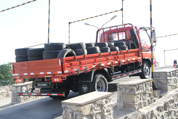 重载上坡定点制动