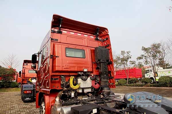 联合卡车 玉柴340马力 国四 4x2 万博体育app下载入口
