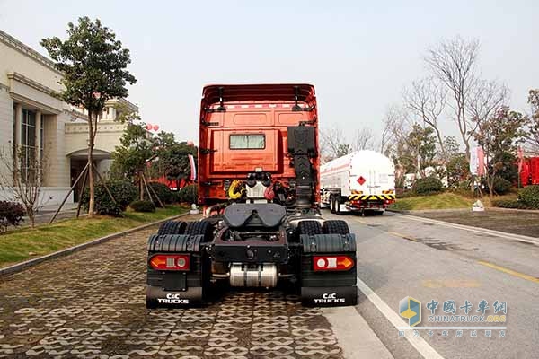 联合卡车 玉柴340马力 国四 4x2 万博体育app下载入口
