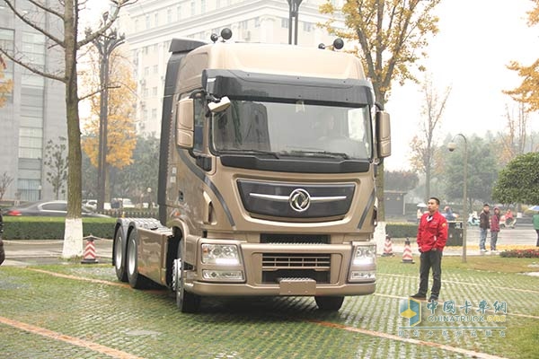 东风商用车 天龙旗舰 480马力 6x4 国四 标配万博体育app下载入口

