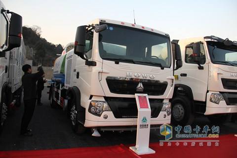中国重汽 T5G 180马力 4X2 洒水车