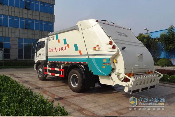 福田瑞沃中驰 8/10 吨压缩式垃圾车