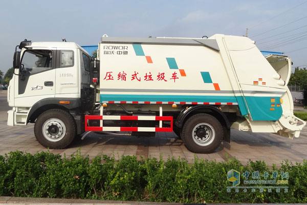 福田瑞沃中驰 8/10 吨压缩式垃圾车