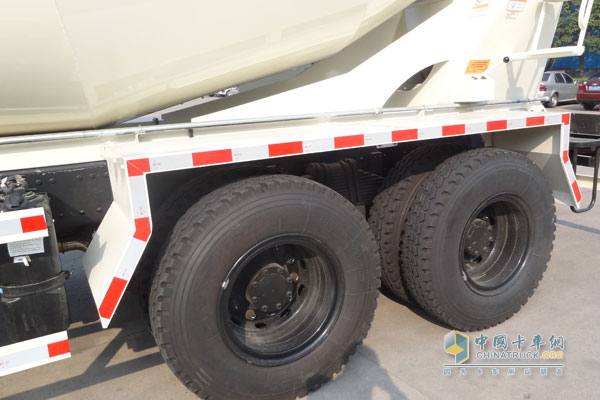 福田瑞沃中驰8方混凝土搅拌车