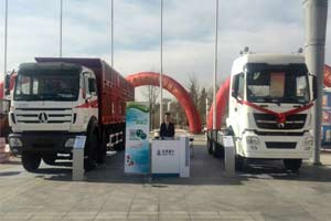 北奔携V3M万博体育app下载入口
和NG80自卸车亮相鄂尔多斯煤博会