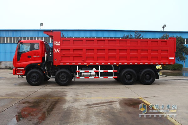 福田瑞沃 潍柴336马力 8X4 国四 重载型工程车