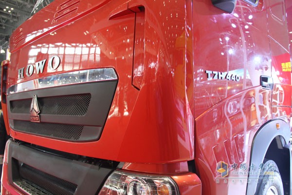 中国重汽HOWO T7H 国五 AMT 440马力6X4万博体育app下载入口
