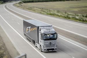 奔驰自动驾驶卡车可以上路 仍需配备驾驶员  