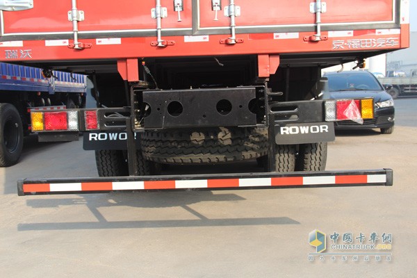 瑞沃中卡8×4 厢式重载型后桥