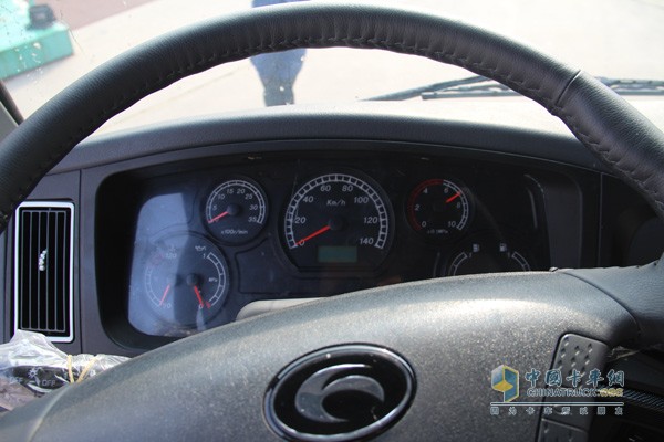 瑞沃中卡雷沃、潍柴国Ⅳ动力 8×4 厢式重载型驾驶室