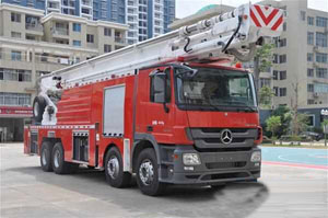 奔驰底盘打造广西第一高举高喷射消防车