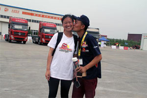 他们的爱被记录在东风天龙卡车上