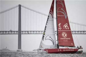 沃尔沃环球帆船赛第八赛段开赛 东风队逆风航向洛里昂
