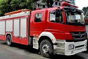 提升战斗力 湖南衡阳添置奔驰消防车