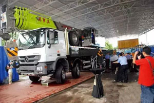 中联重科起重机新涂装产品惊艳香港