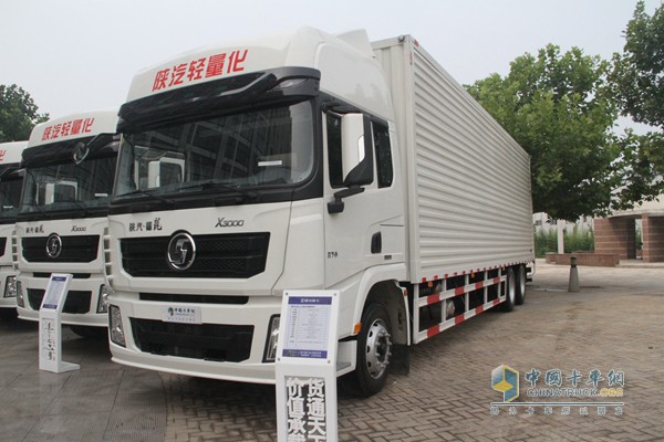 陕汽重卡 德龙x3000 270马力 6x2 国四 平板载货车