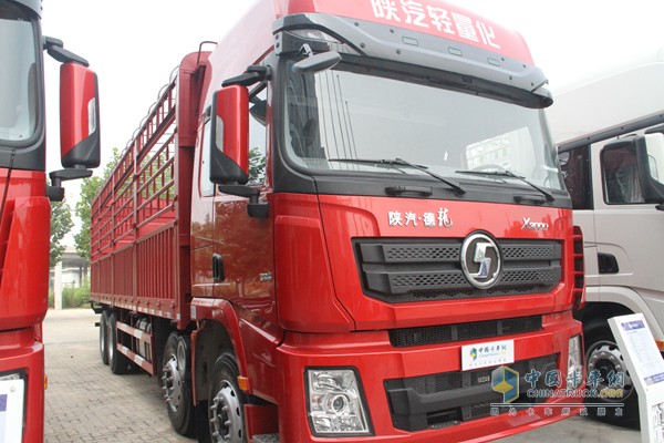 陕汽重卡 德龙x3000 310马力 8x4 国四 仓栅载货车