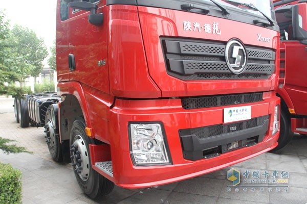 陕汽重卡 德龙X3000 345马力 8x4 国四 二类底盘