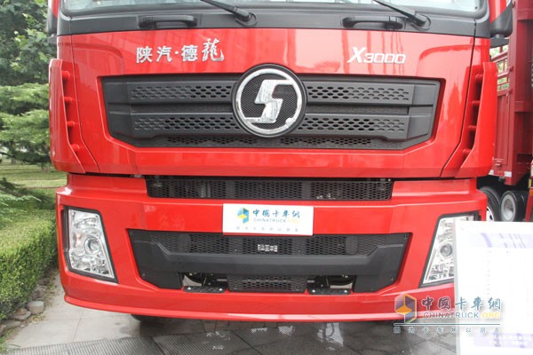陕汽重卡 德龙X3000 345马力 8x4 国四 二类底盘