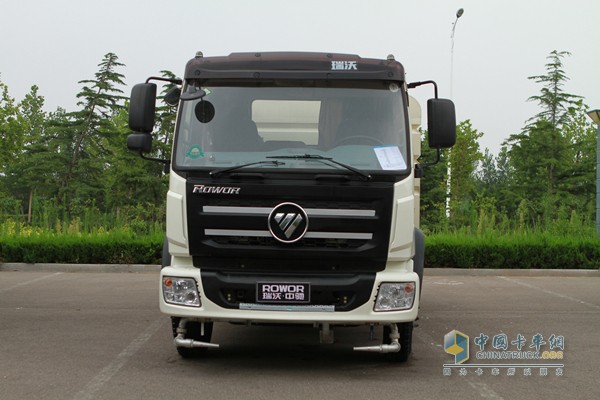 福田瑞沃 瑞沃中驰 4X2 多功能洒水车（外饰）