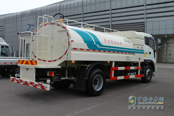 福田瑞沃 瑞沃中驰 4X2 多功能洒水车（外饰）