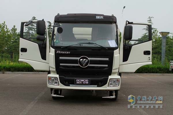 福田瑞沃 瑞沃中驰 4X2 多功能洒水车（外饰）