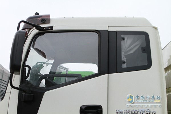 福田瑞沃 瑞沃中驰 4X2 多功能洒水车（外饰）