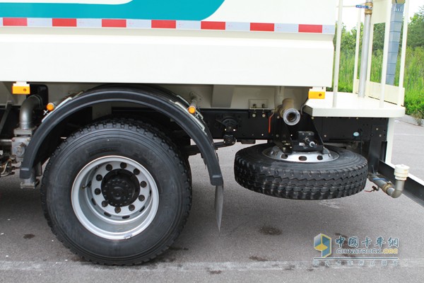 福田瑞沃 瑞沃中驰 4X2 多功能洒水车（外饰）