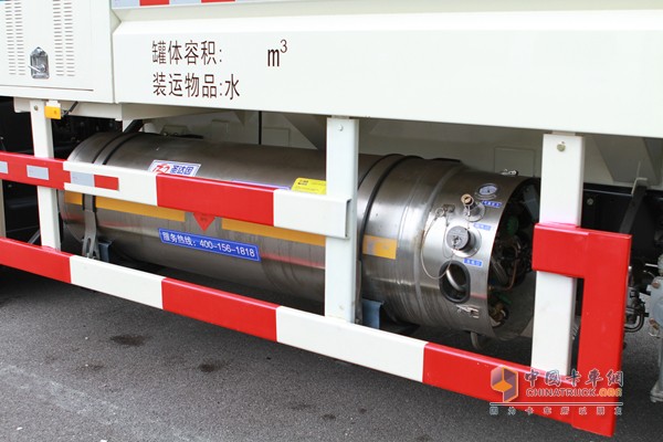 福田瑞沃 瑞沃中驰 4X2 多功能洒水车（外饰）