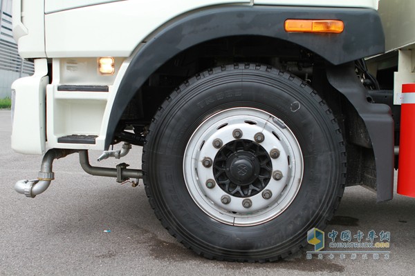 福田瑞沃 瑞沃中驰 4X2 多功能洒水车（外饰）