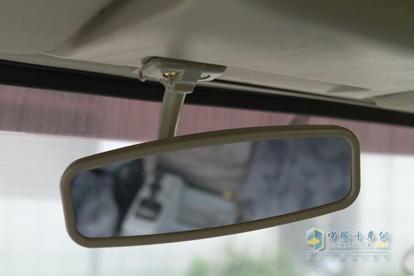 福田瑞沃 瑞沃中驰 4X2 多功能洒水车（内饰）