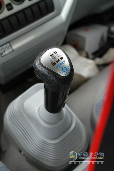 福田瑞沃 瑞沃中驰 4X2 多功能洒水车（内饰）