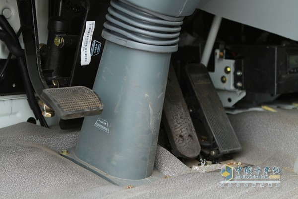 福田瑞沃 瑞沃中驰 4X2 多功能洒水车（内饰）