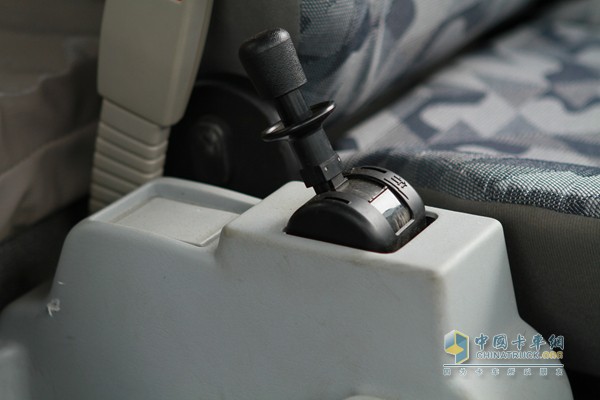 福田瑞沃 瑞沃中驰 4X2 多功能洒水车（内饰）