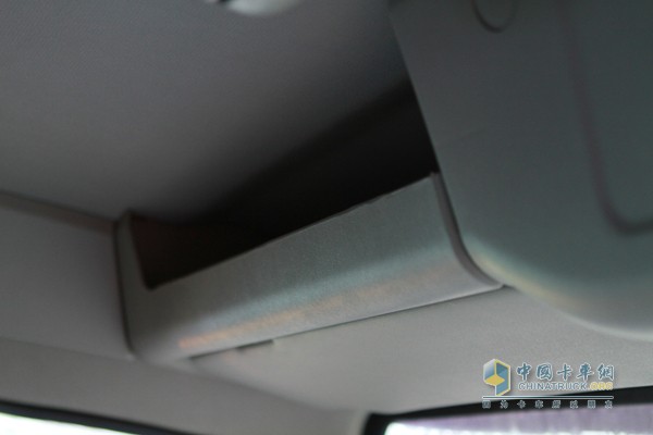 福田瑞沃 玉柴 240马力 6X2 中卡 载货车（内饰）