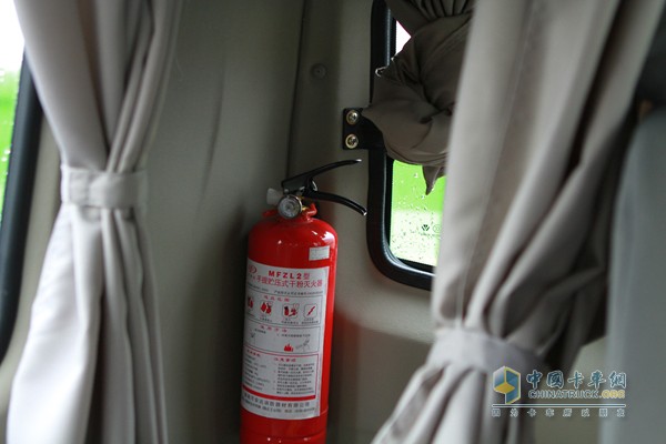 福田瑞沃 玉柴 240马力 6X2 中卡 载货车（内饰）