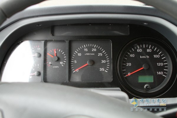 福田瑞沃 玉柴 180马力 6X2 载货车（内饰）