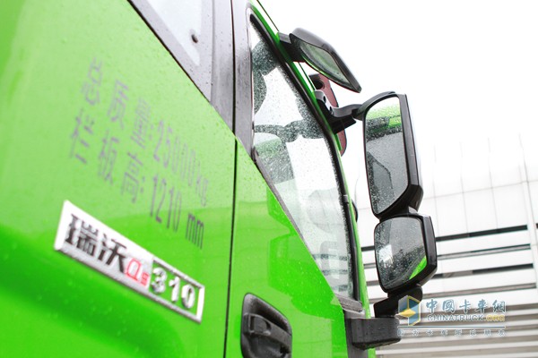 福田瑞沃 潍柴 310马力 6X4 智能环保渣土车（外观)