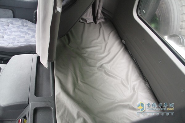 福田瑞沃 潍柴 310马力 6X4 智能环保渣土车（内饰)