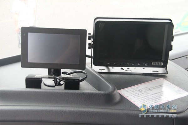 福田瑞沃 潍柴 310马力 6X4 智能环保渣土车（内饰)