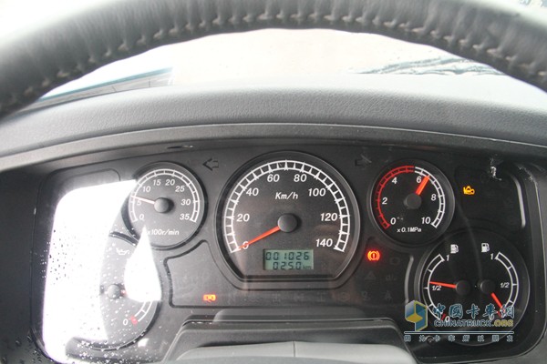 福田瑞沃 潍柴 310马力 6X4 智能环保渣土车（内饰)