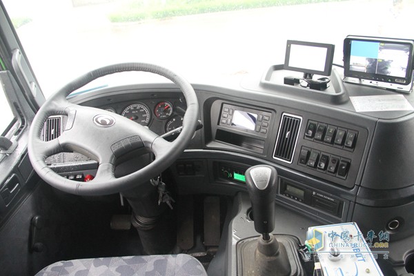 福田瑞沃 潍柴 310马力 6X4 智能环保渣土车（内饰)