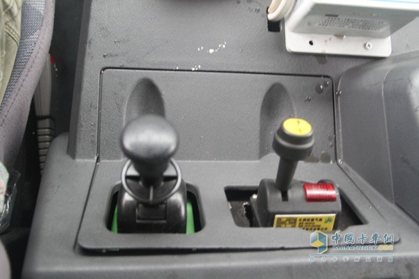 福田瑞沃 潍柴 310马力 6X4 智能环保渣土车（内饰)