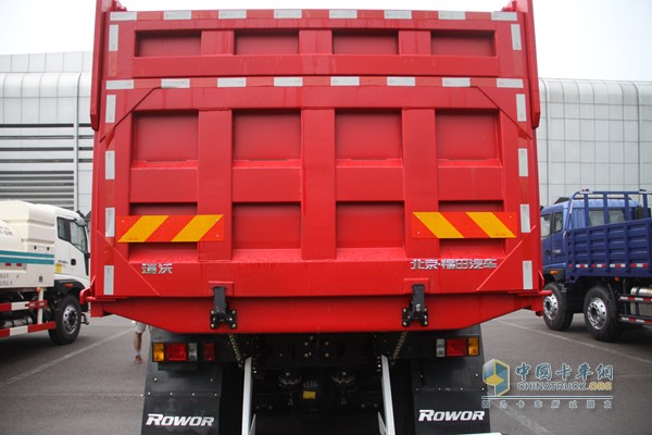 福田瑞沃 潍柴 270马力 8X4 自卸车（外观）