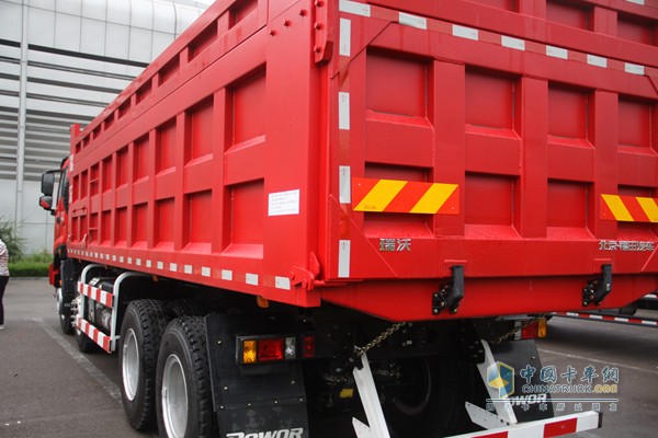 福田瑞沃 潍柴 270马力 8X4 自卸车（外观）