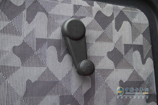 福田瑞沃 潍柴 270马力 8X4 自卸车