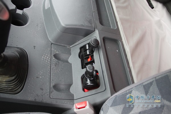 福田瑞沃 潍柴 270马力 8X4 自卸车