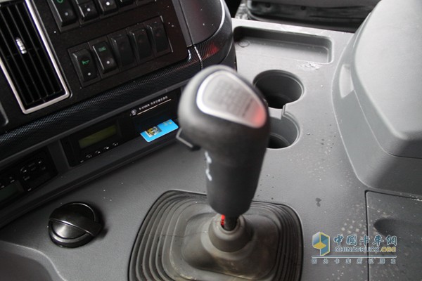 福田瑞沃 潍柴 270马力 8X4 自卸车