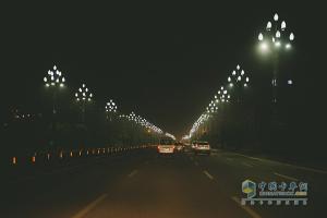 打着曼恩的（di）去成都 行驶在祖国西南山水间