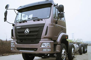 满足国外市场需求 中国重汽豪瀚首辆10×4载货车下线